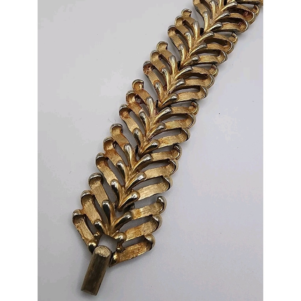 Vintage Crown Trifari Brushed Gold Tone Link Detailed Signed Retro Bracelet Gift